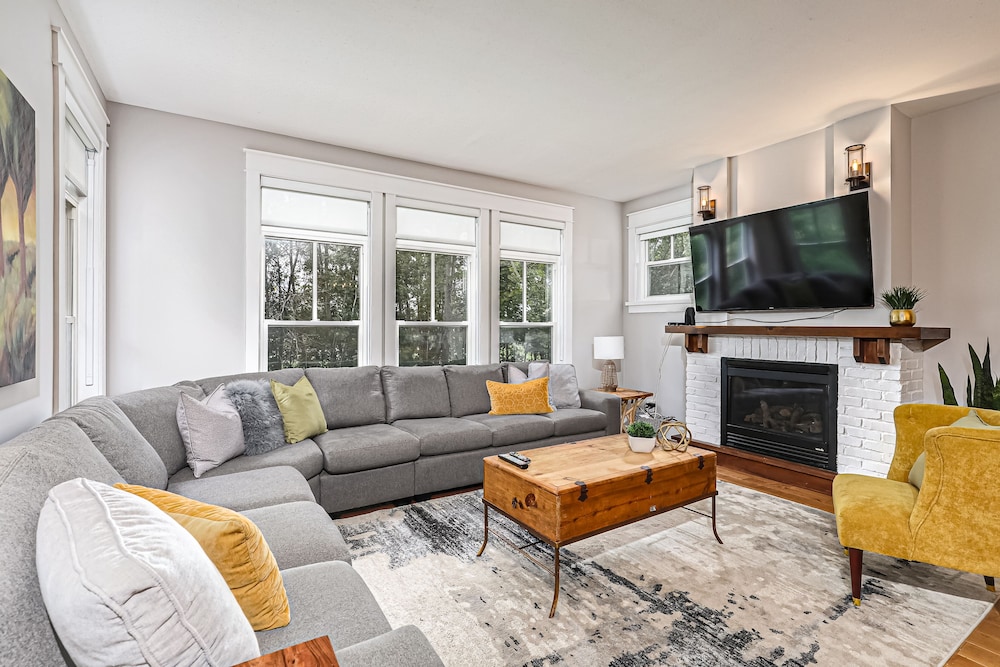 Premium Townhome, 2 Bedrooms (134 Rivergrass - No Pets Allowed)