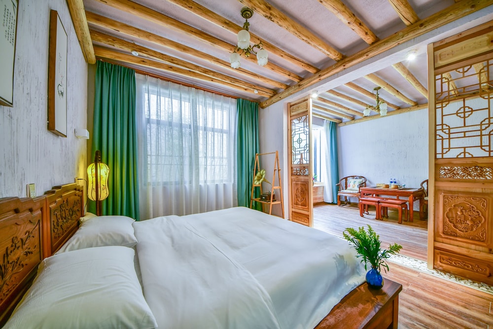 Deluxe Suite(Mainland Chinese Only)
