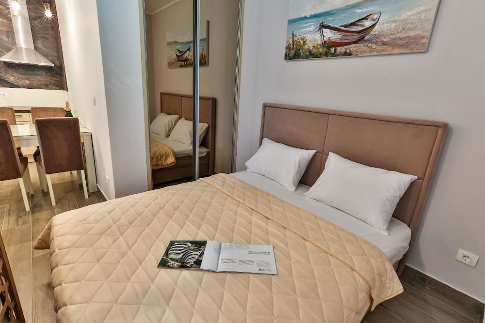 Studio, Multiple Beds