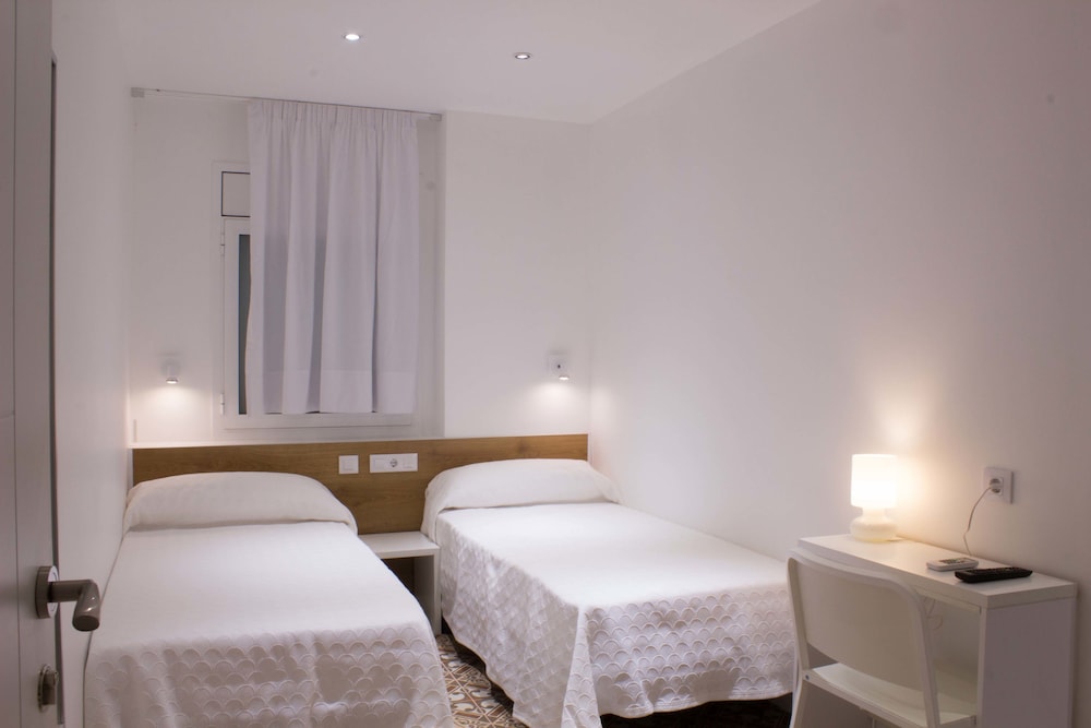 Standard Double Room, Ensuite photo 3