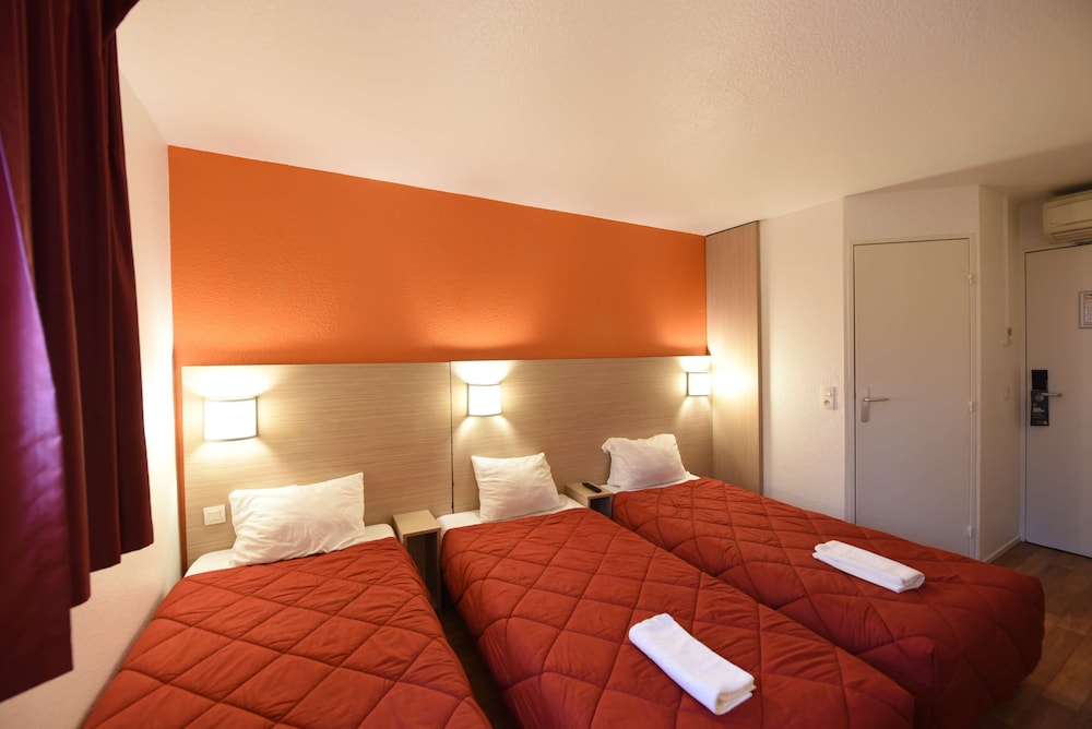 Standard Room, 3 Twin Beds photo 2
