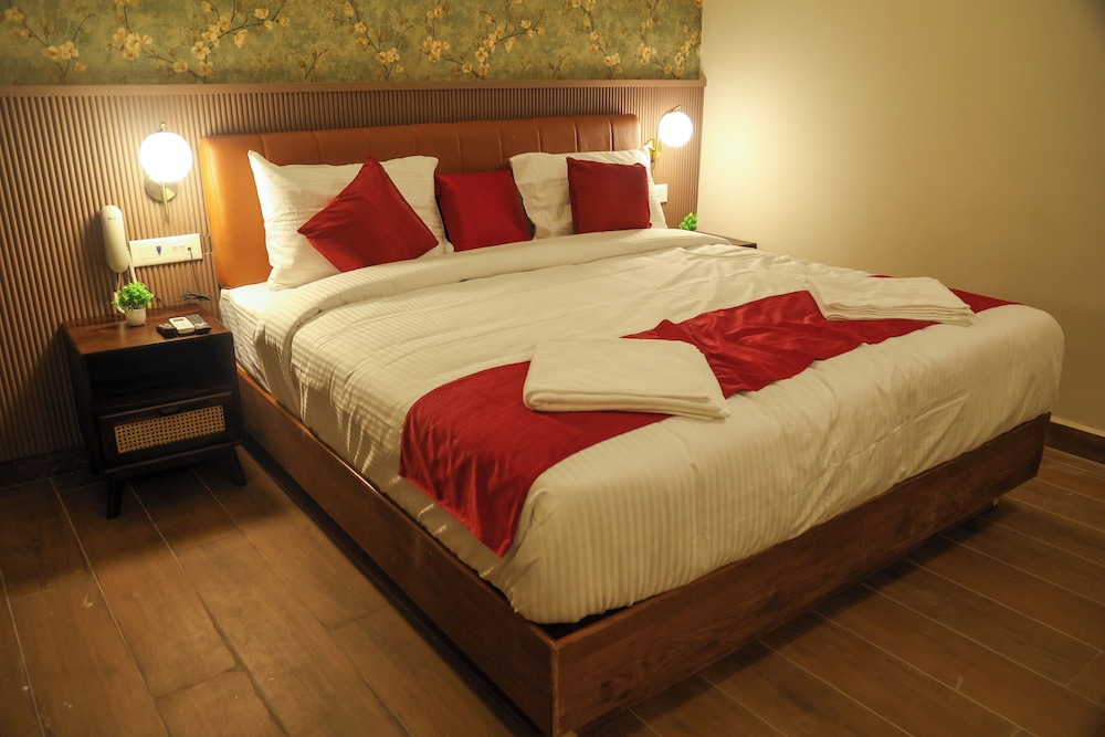 Honeymoon Double Room, City View