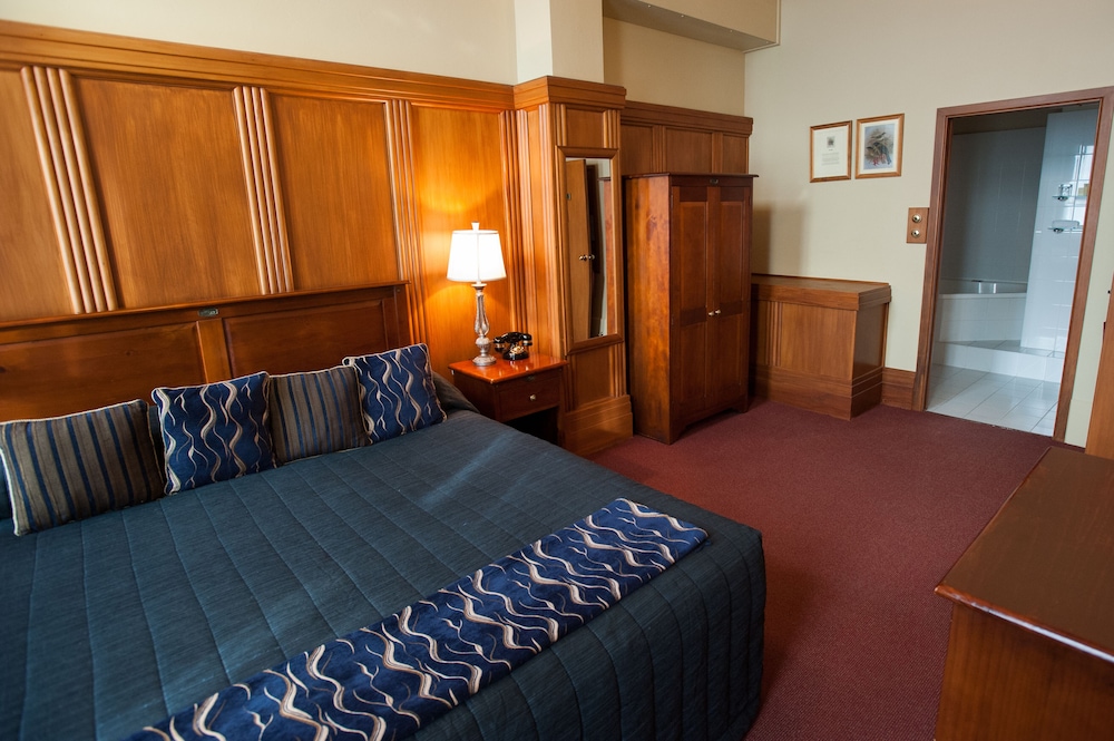 Superior Double Room, 1 King Bed, Jetted Tub photo 2