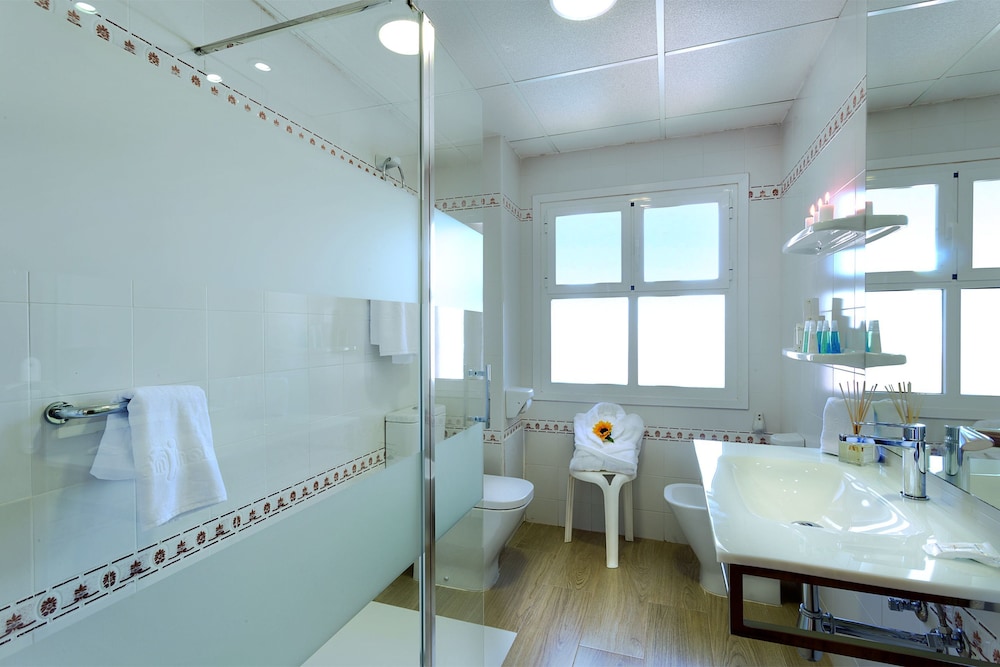 Superior Double Room (+1 Supletoria, 3 Adultos) Superior Double Room (+1 Supletoria, 3 Adultos)