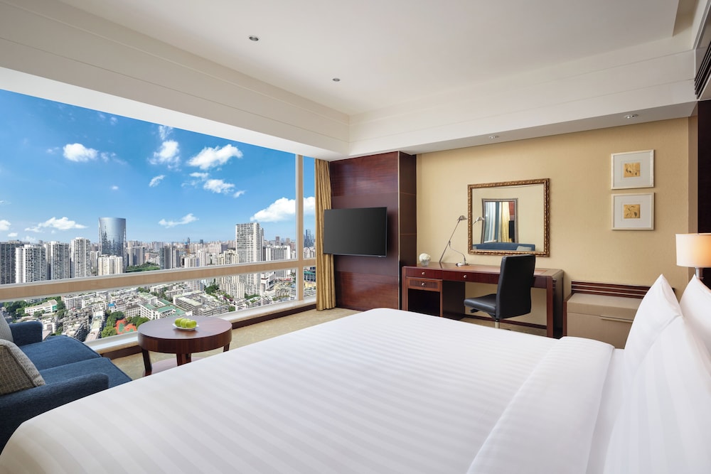 Deluxe Room, 1 King Bed, City View - Photo 1
