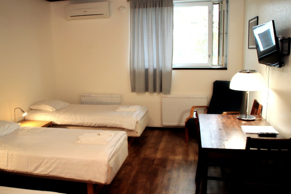 Standard Triple Room, 3 Twin Beds photo 1