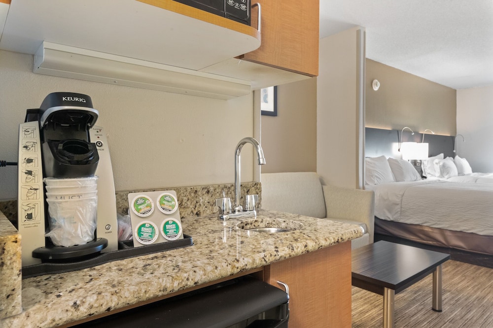 Suite, 1 King Bed (Whirlpool) - Photo 2