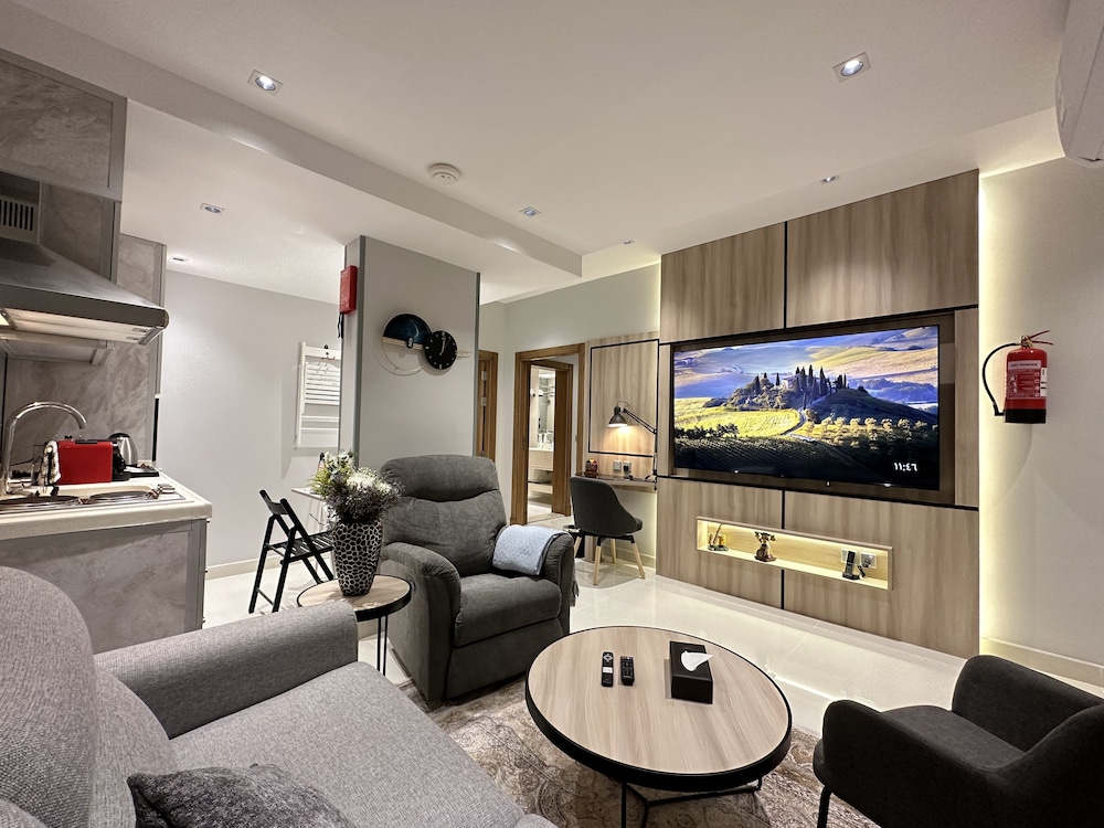 Luxury Apartment - Photo 1