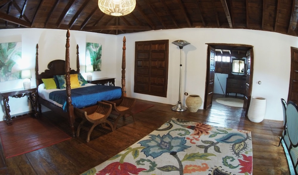 Suite (#6 Antigua)