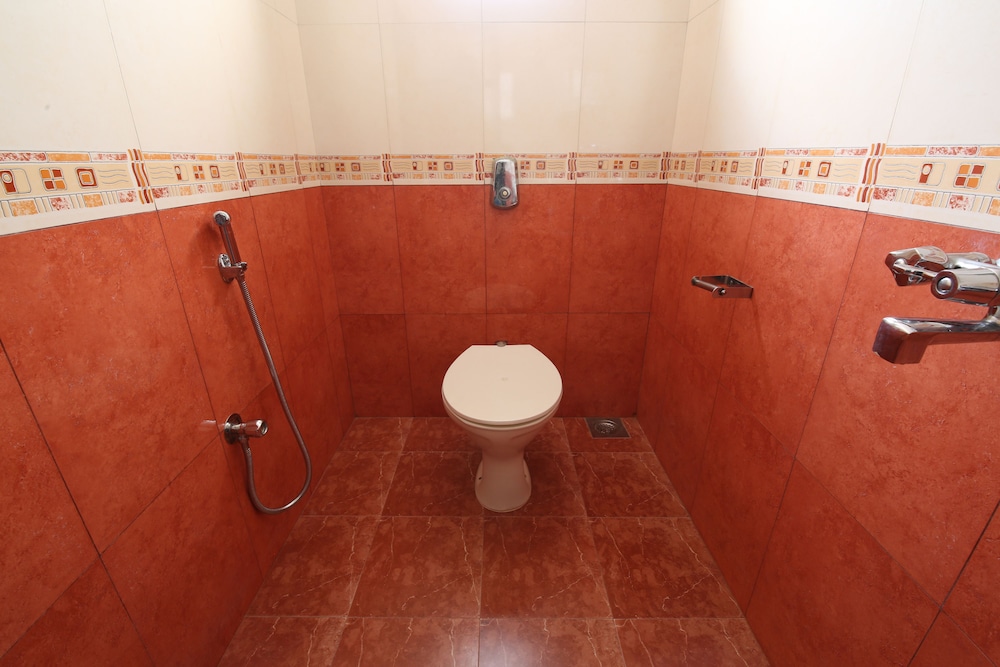 AC Twin Room with Balcony  Ground Floor photo 3