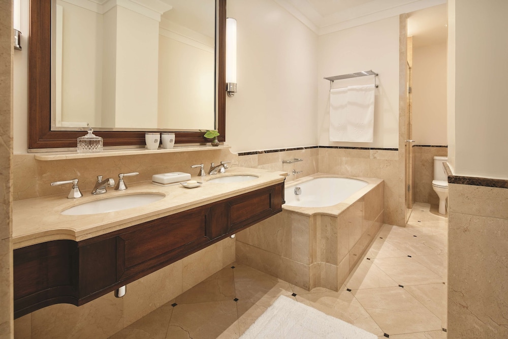 Deluxe Room, City View - Photo 10