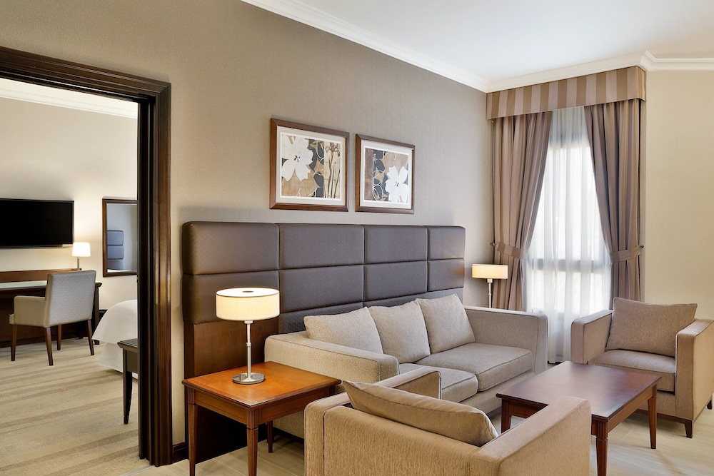 Executive Suite, 1 King Bed thumbnail 5