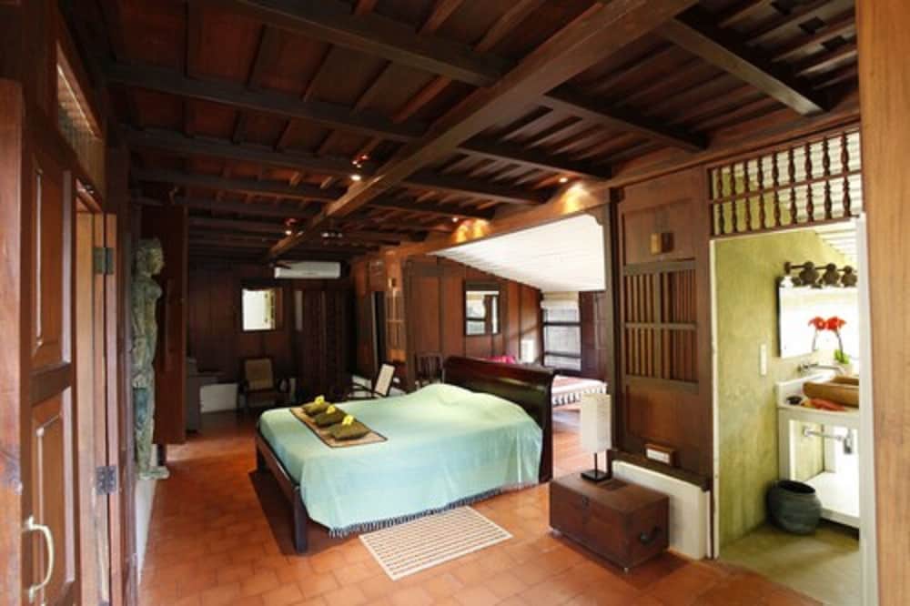 Villa with Private Garden photo 3