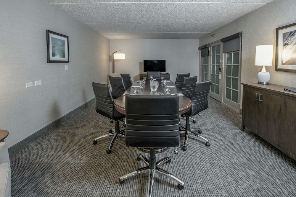 Executive Suite, 1 King Bed - Photo 3