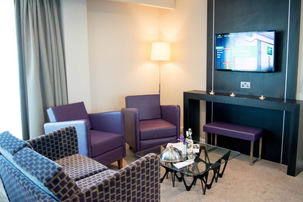 Suite, 1 King Bed (Airport View) - Photo 5