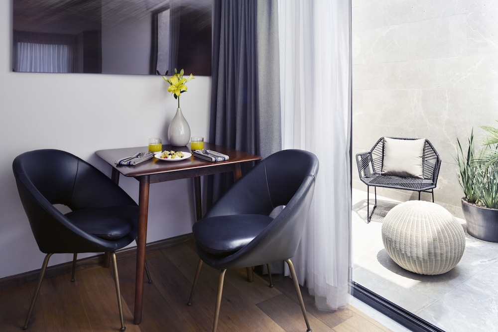 Comfort Studio Suite, 1 King Bed, Terrace, City View photo 2