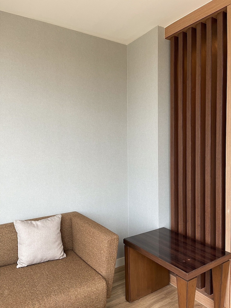 Deluxe Room - Photo 11