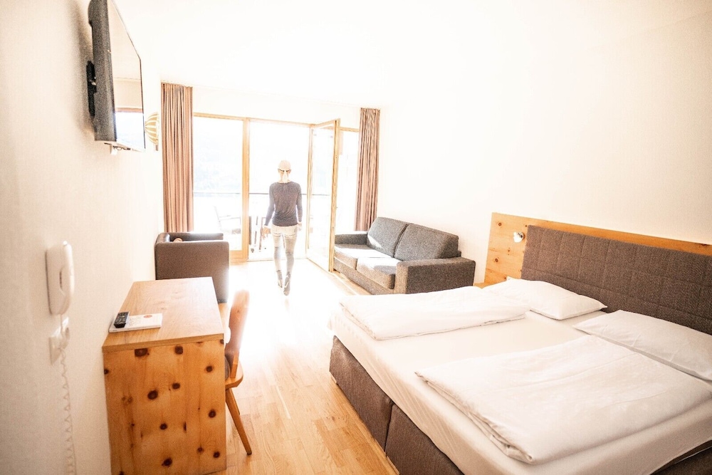 Fivebedroom photo 1