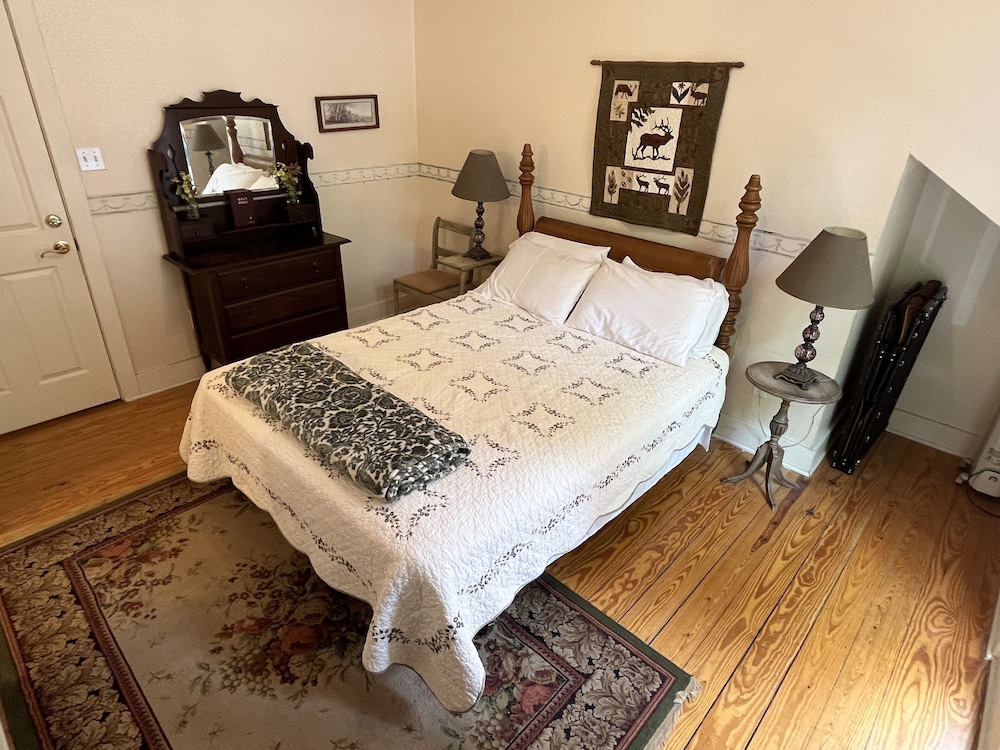 Room 5 photo 2