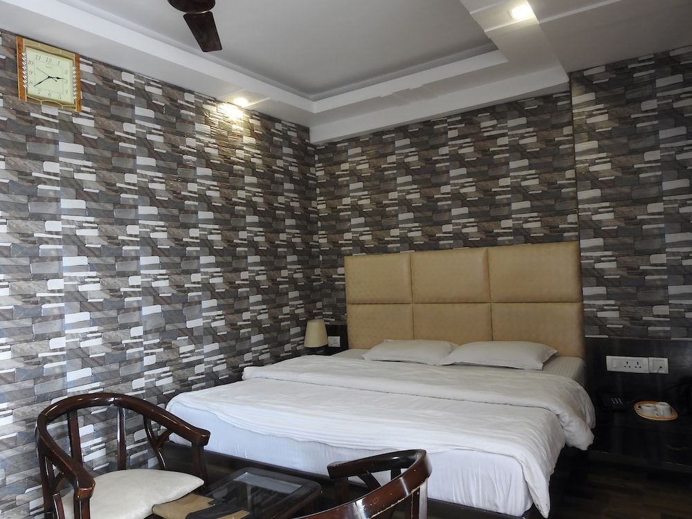 Deluxe Double Room - Photo 11