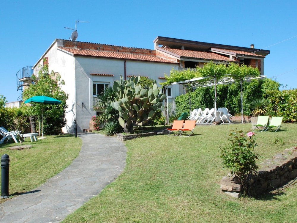 Villa photo 3