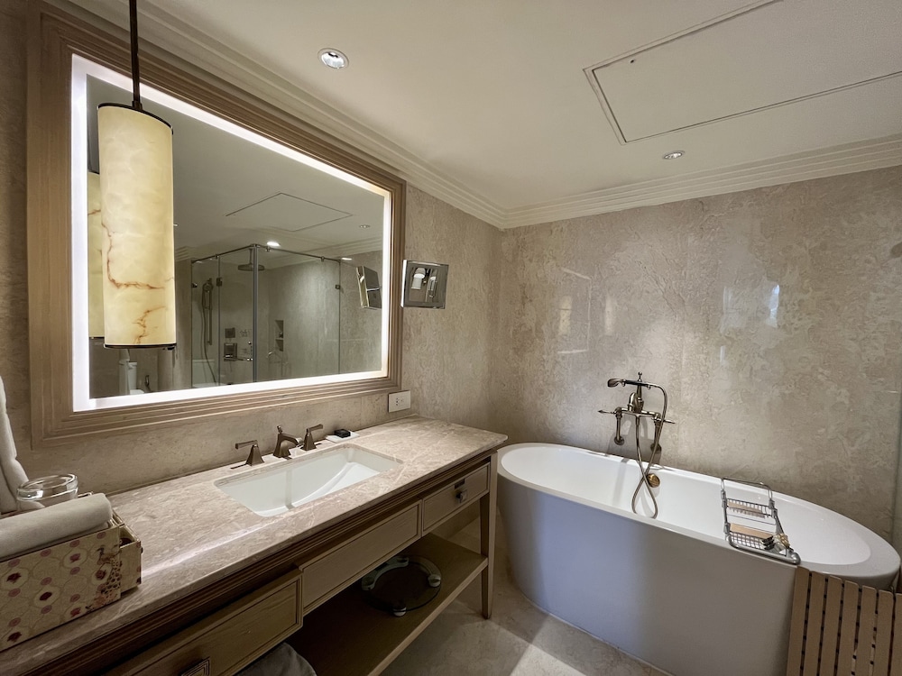 Executive Suite, 1 Bedroom - Photo 7