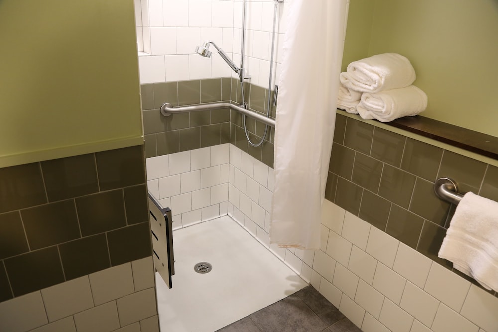 Standard Room, 1 King Bed, Hearing Accessible - Photo 2