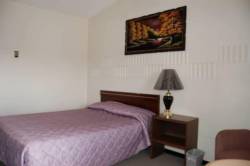 Room, 1 Queen Bed photo 1