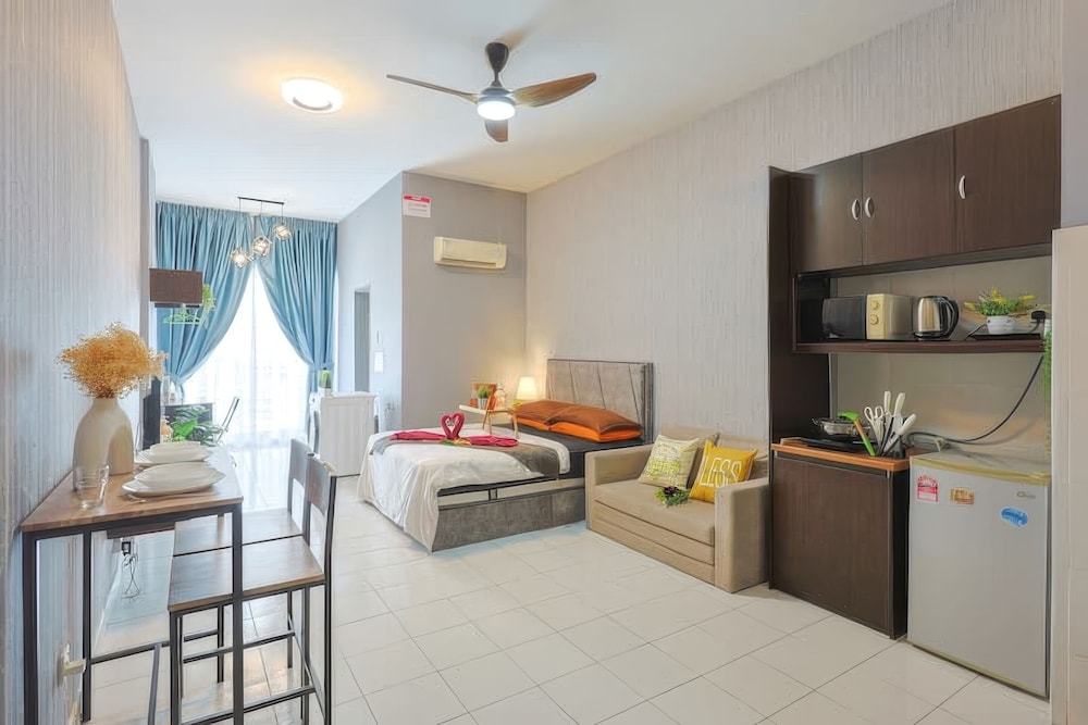 Superior Studio, 1 Queen Bed, City View photo 1