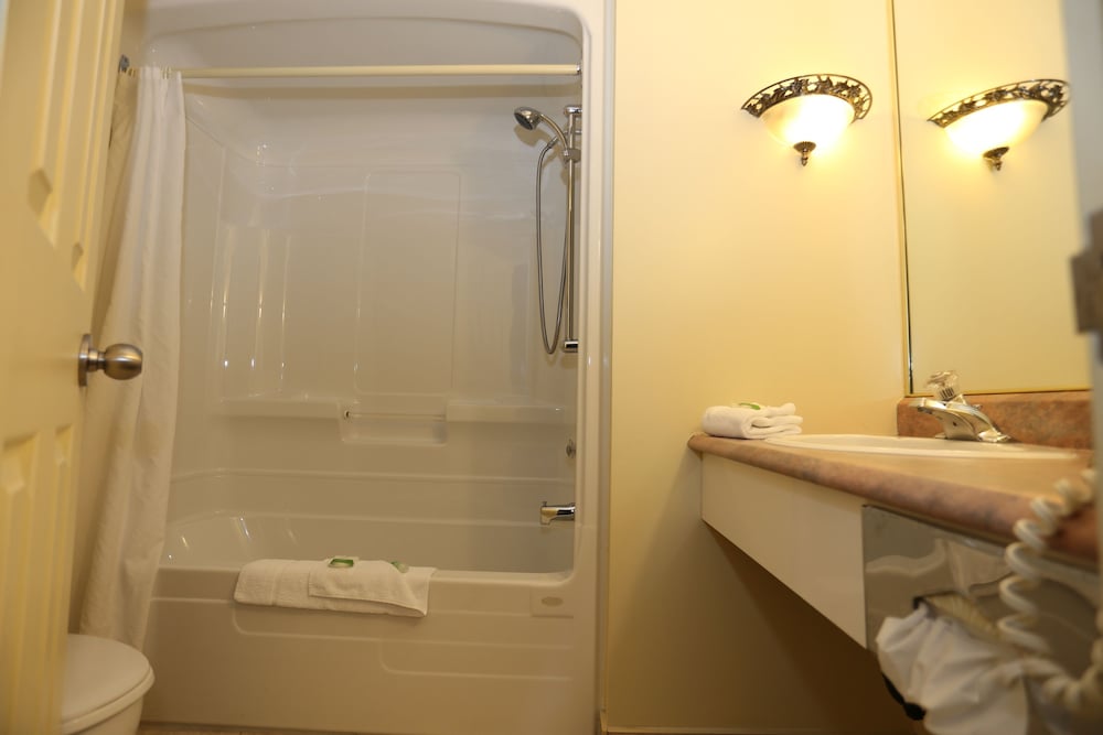 Standard Room, 1 Queen Bed photo 1