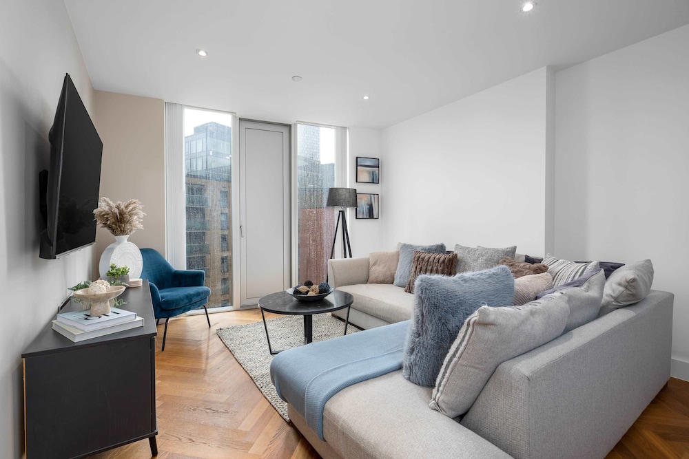 Seraphine Residence - Luxury 1BR Apartment