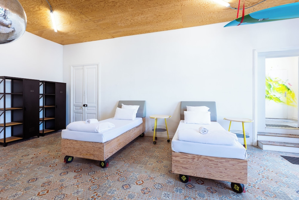 Design Private Deluxe Bedroom for 8 people with a Bathroom photo 3