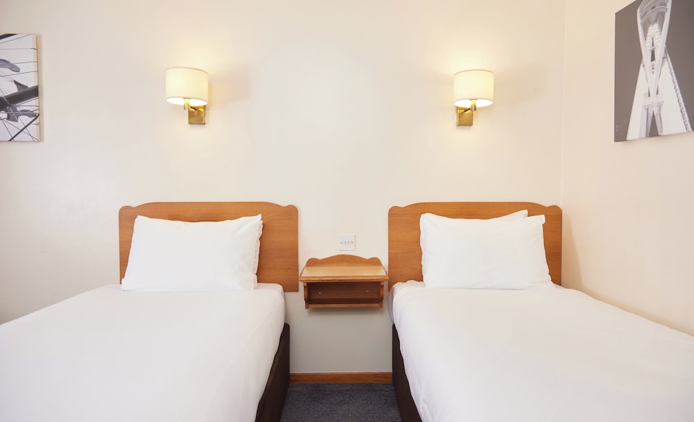 Twin Room - Photo 2