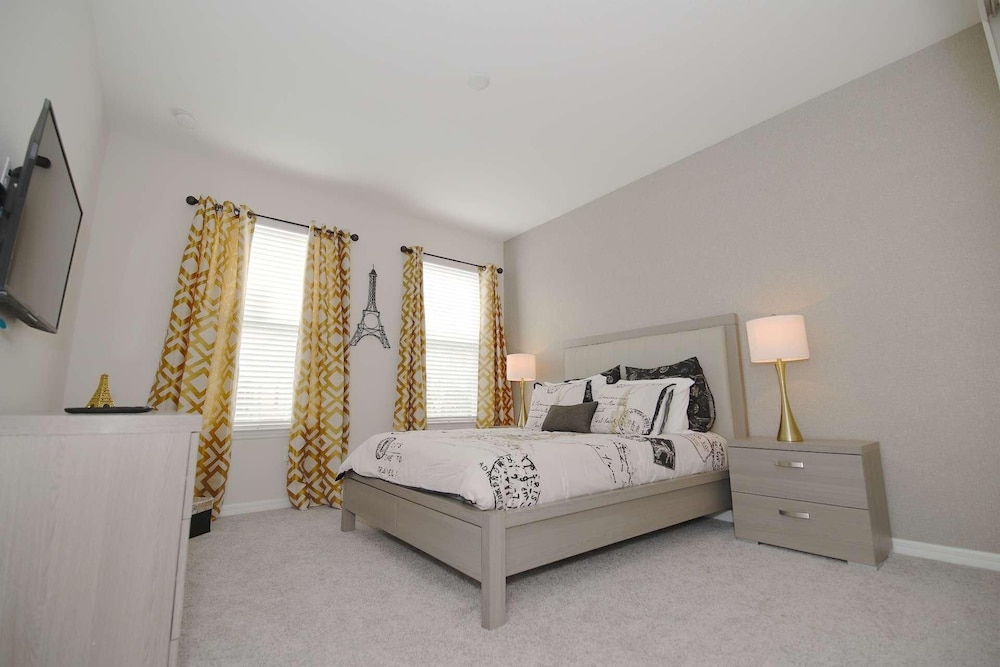 House, Multiple Beds (9005 Solara)