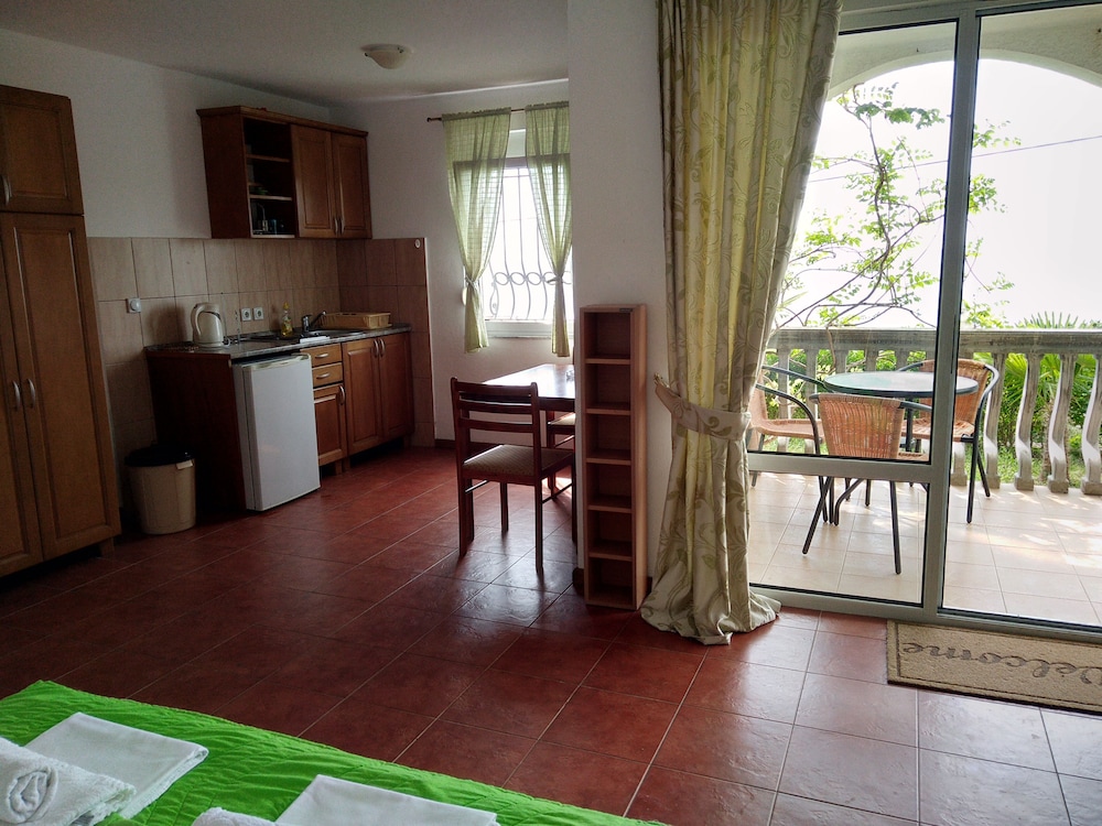 Design Apartment, Sea View, Beachside photo 1