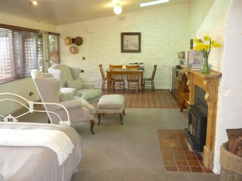 Cedar Cottage photo 2