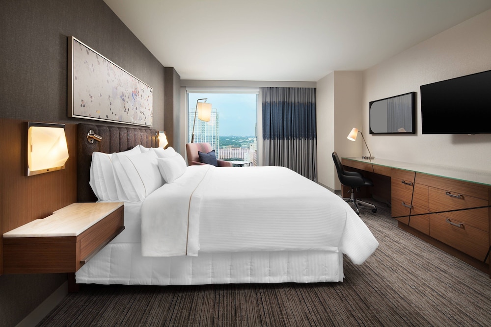 Executive Room, 1 King Bed, City View photo 2