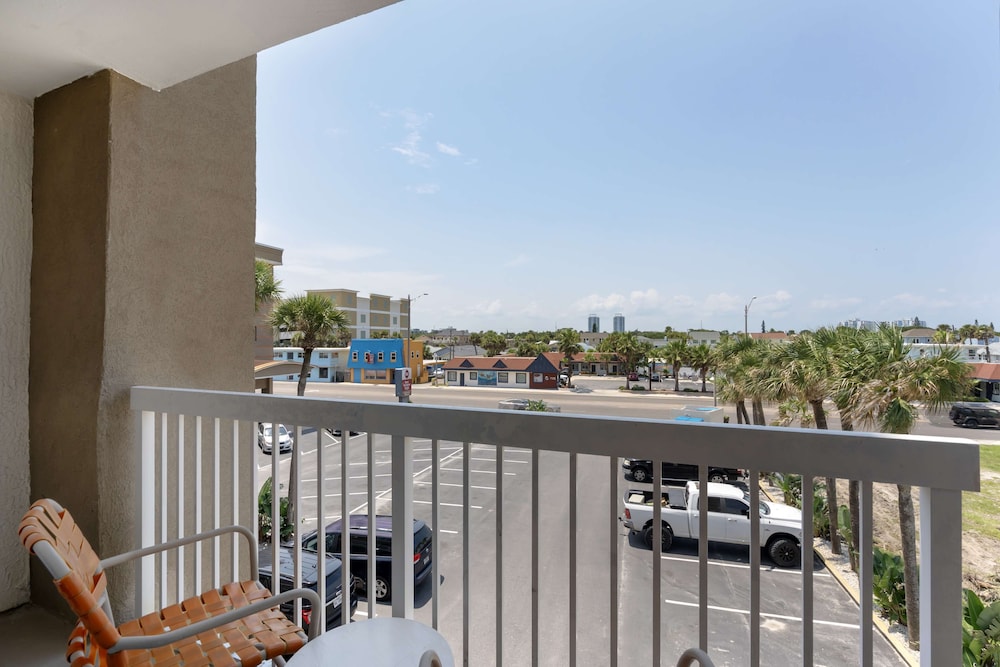 Standard Room, 2 Queen Beds, Balcony, City View, photo 6