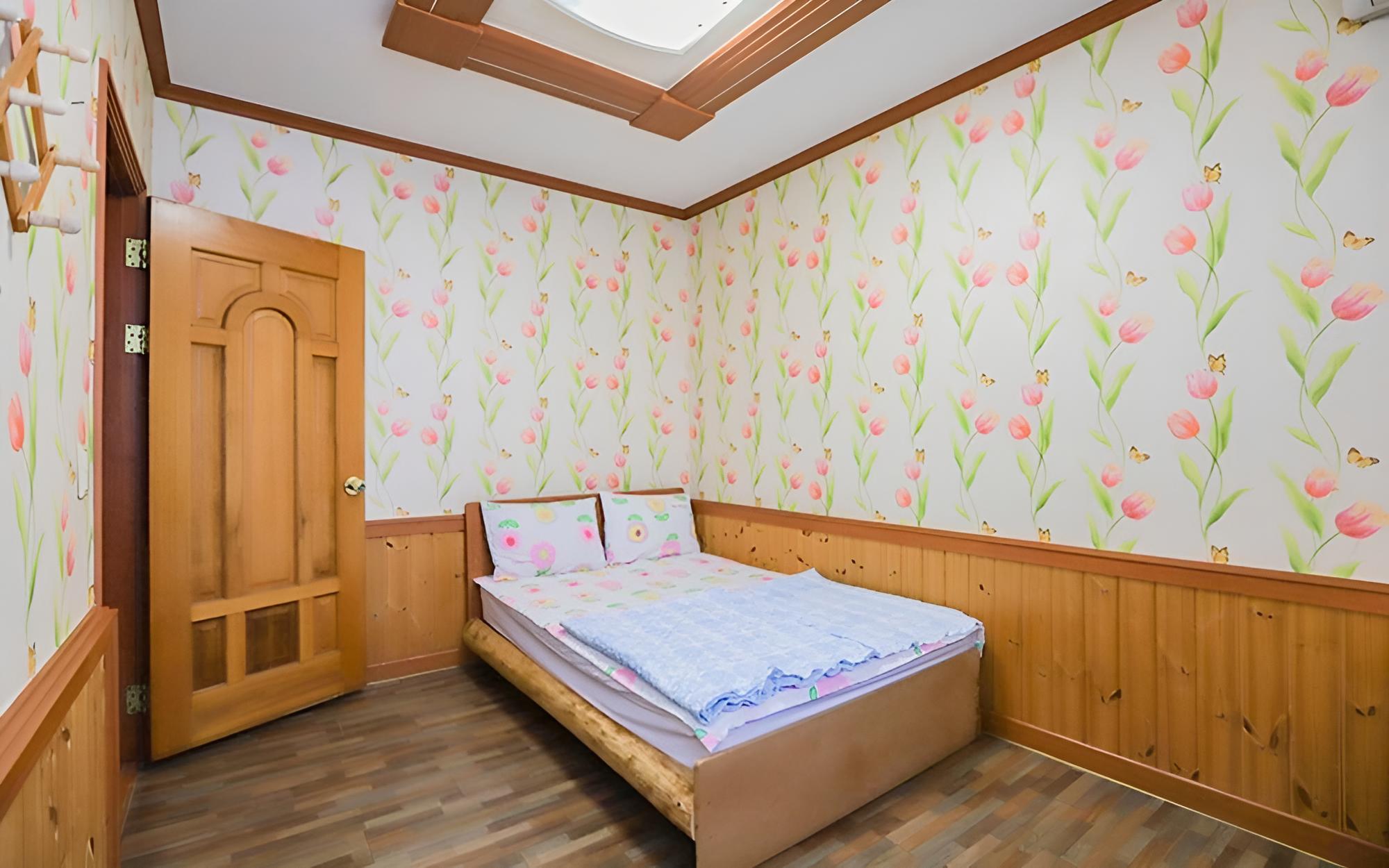 Room (Tulip)