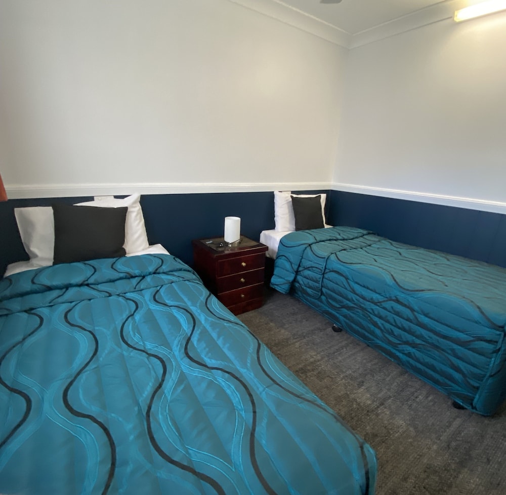 2 Bedroom Unit (Downstairs) photo 3