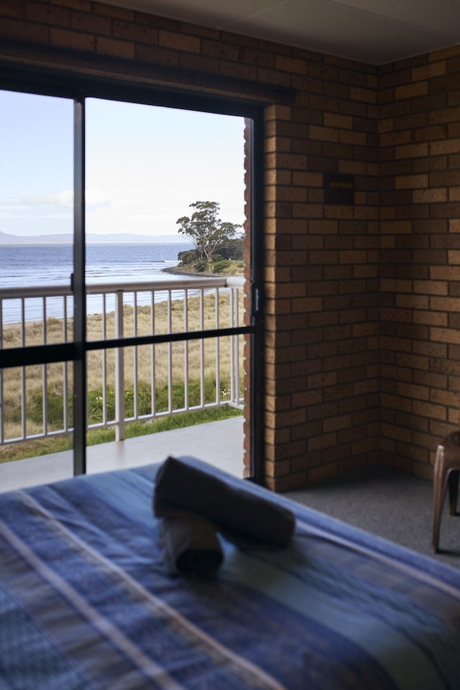 Family Room, Balcony (Water View - Family 3)