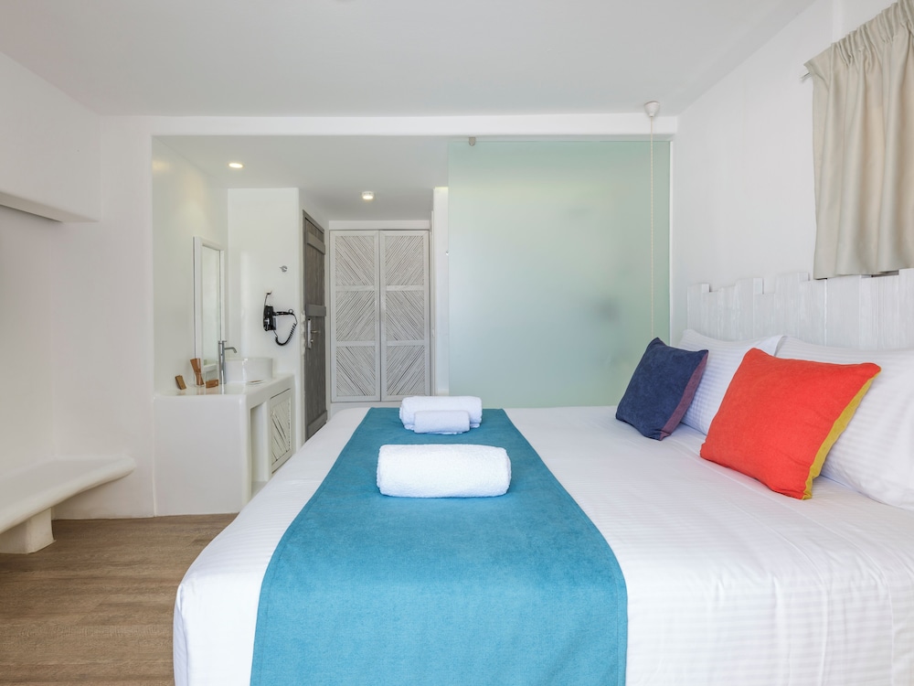 Deluxe Room, Partial Sea View photo 1