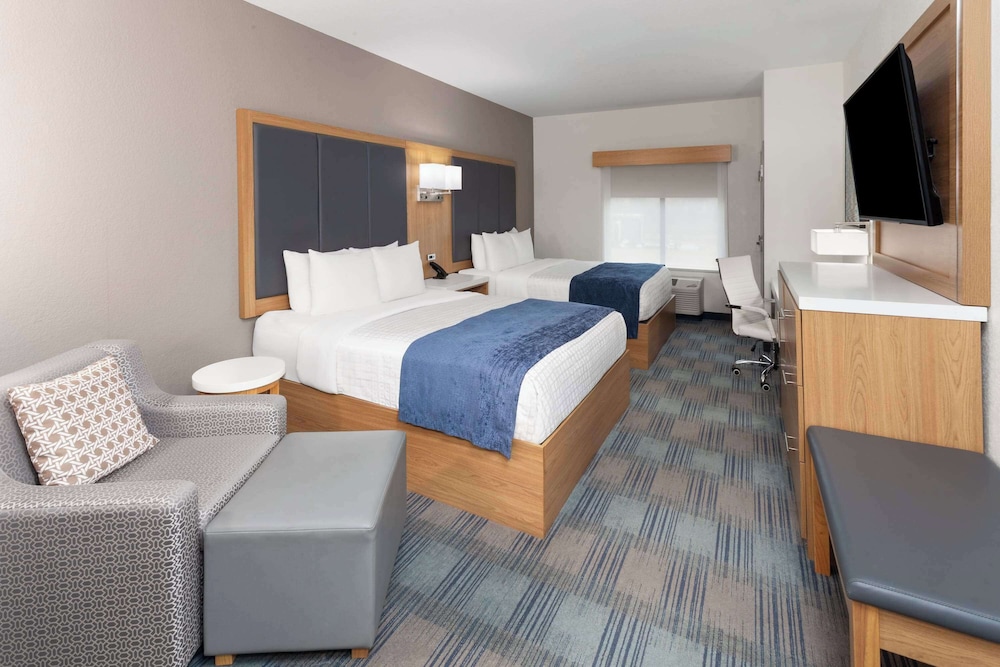 Standard Room, 2 Queen Beds (Lounge Chair) - Photo 4