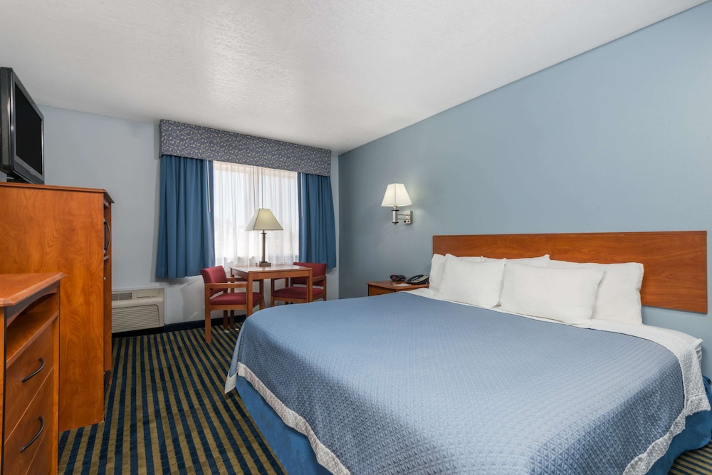 Standard Room, 1 King Bed