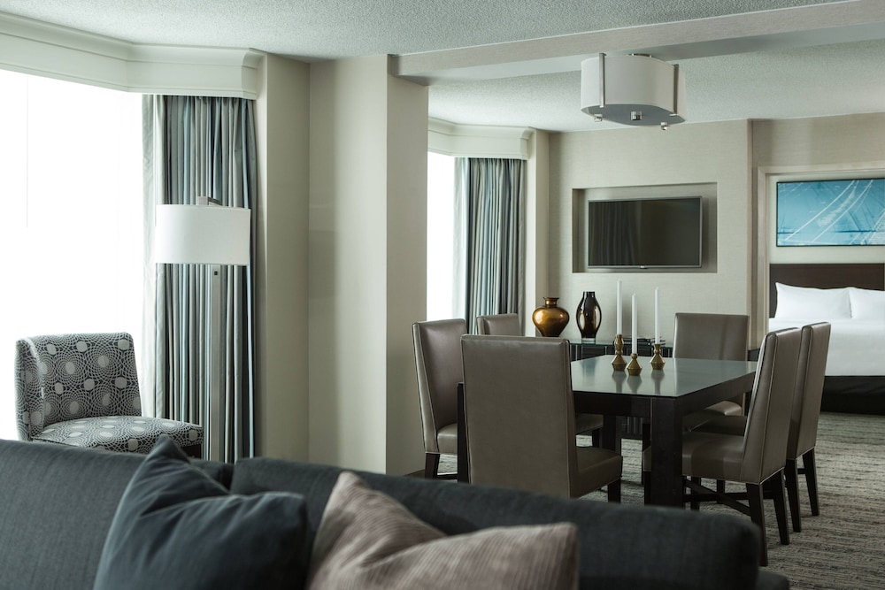 Suite, 1 King Bed (Hospitality) photo 2
