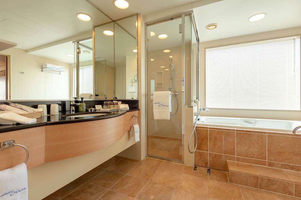 Corner Suite, Non Smoking - Photo 6