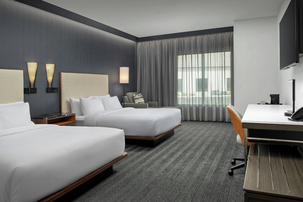 Standard Room, 2 Queen Beds (Mobility Accessible, Roll-In Shower) photo 3