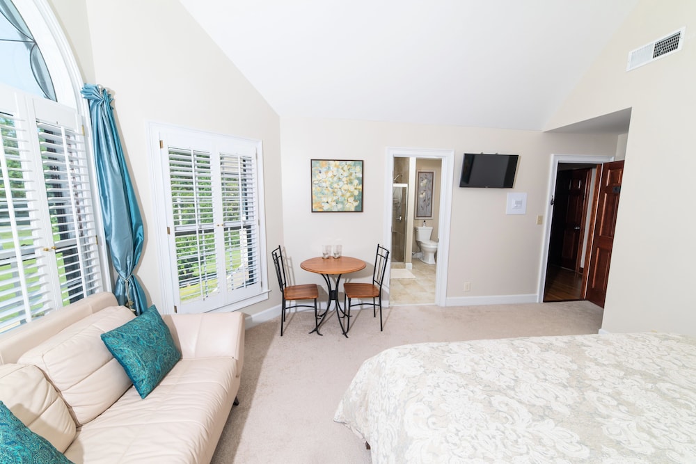 Sunnyvale Room photo 2
