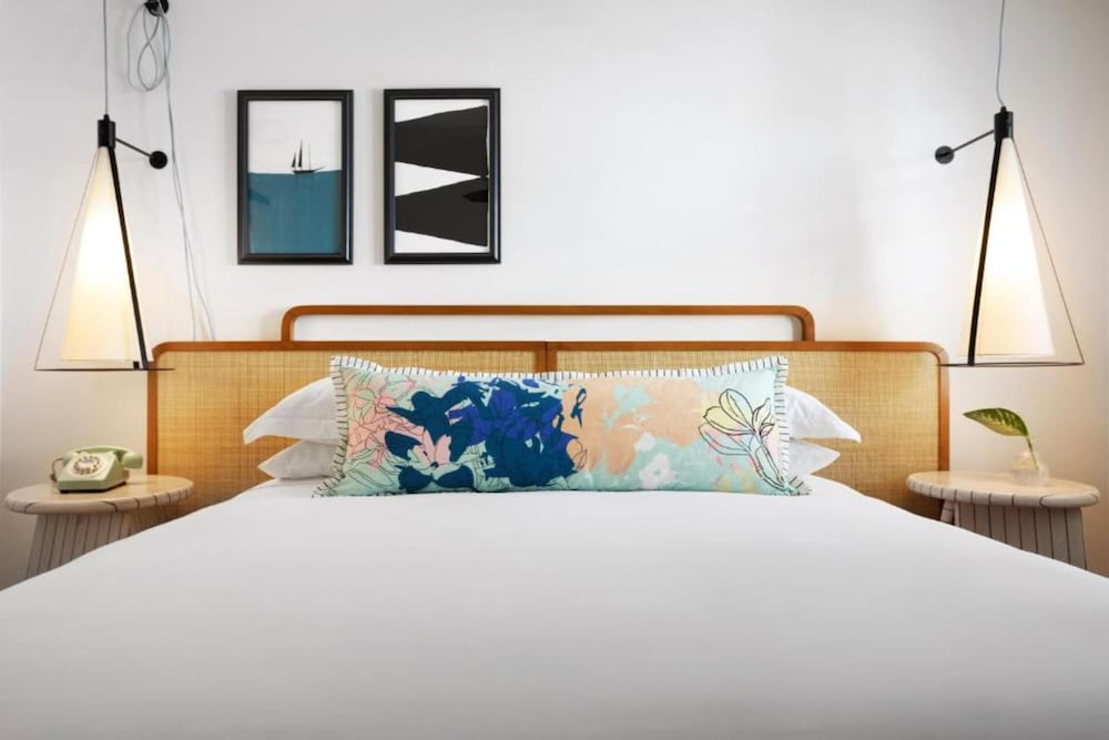Room (Sweet)