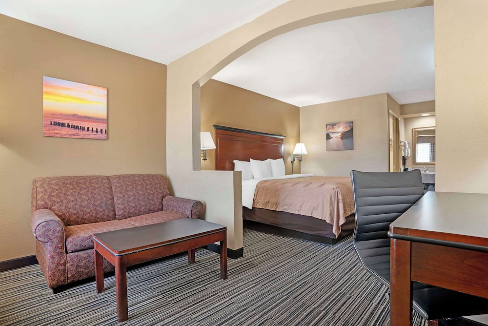 Standard Room, 1 King Bed, Non Smoking - Photo 1